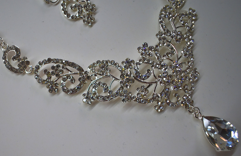 Engros Taobao populært brudesmykke rhinestone halskjede brudekjole tilbehør krone tredelt sett_voghion.com