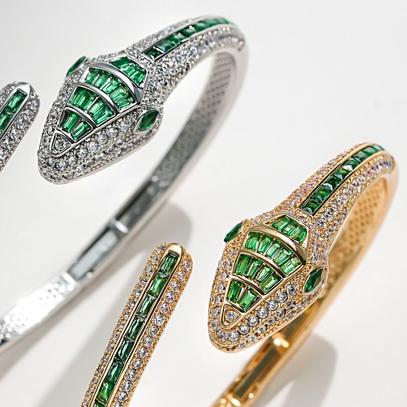 Elegante bracciale aperto a forma di serpente con zirconi e pietre verdi, gioiello da donna, pezzo alla moda da indossare tutti i giorni o per occasioni speciali._voghion.com