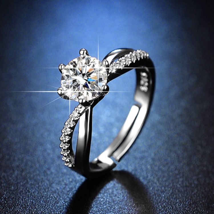 Kwai neien een Karat verbonnenen Léiftsimulatioun Mo Sang Steen sechs Klauen Diamanten Ring fir Fraen_voghion.com