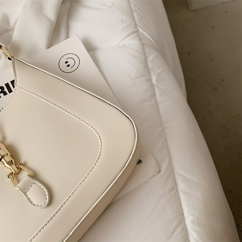 Top-Qualität Brad Geldbörsen und Hadbags Designer Leder Schulter Crossbody Taschen für Frauen Dual Straps Uderarm Sac A_voghion.com