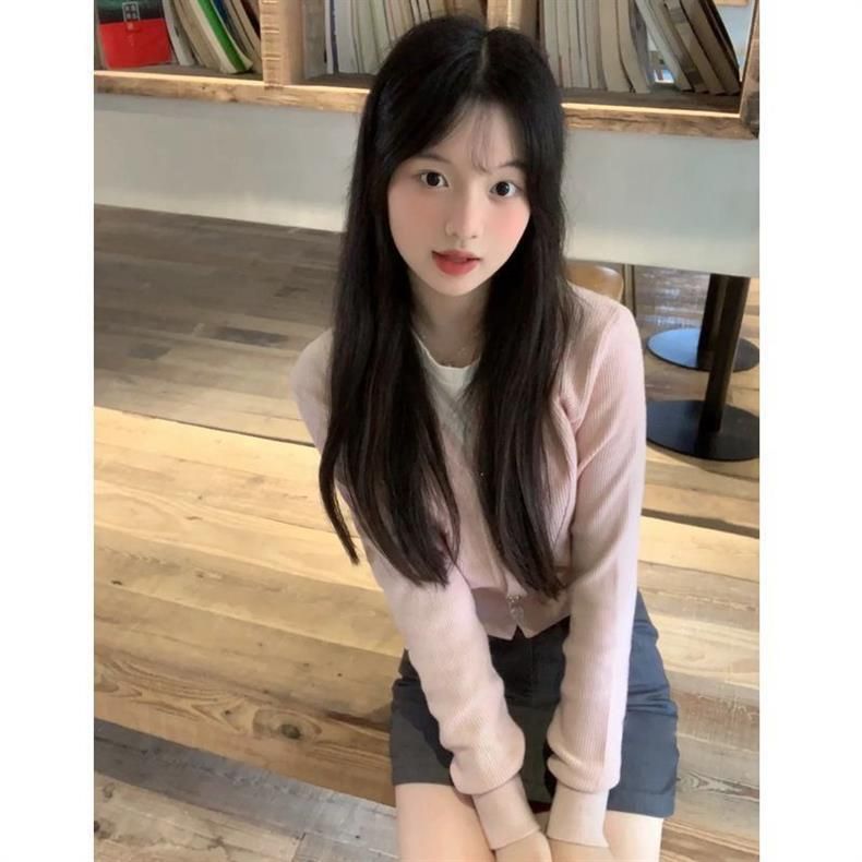 ChicShe ChicShe ChicShe Three-piece Set For Women 2025 Autumn Winter New College Style V-neck Knitted Cardigan Base T-shi Top High-waisted_voghion.com
