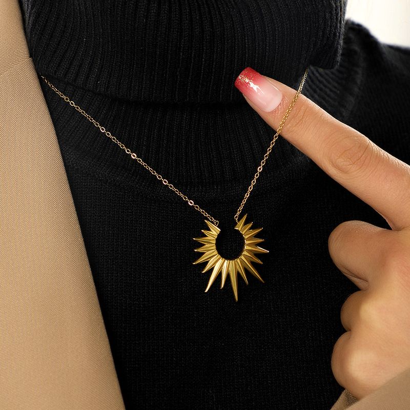 Sun Pendant Layering Necklace - Gold Plated Stainless Steel Clavicle Chain_voghion.com