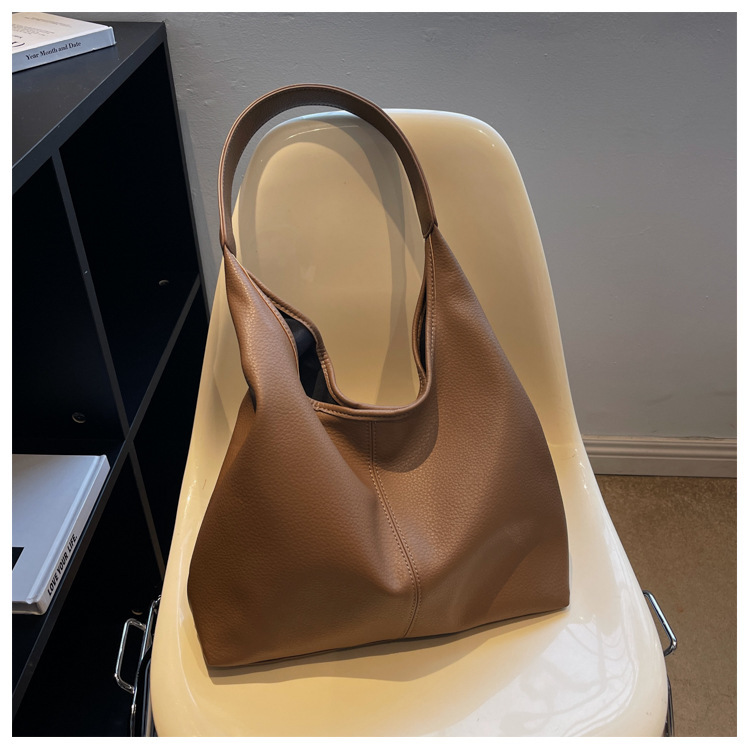 New fashionable women's bags for spring and summer, single shoulder underarm bag with large capacity crossbody bag, high-end commuting tote bag_voghion.com