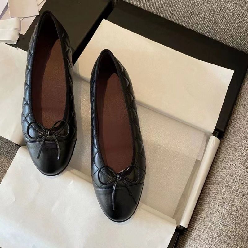 Xiaoxiangfeng Ballett-Schleife mit Farbblockierung, flache, vielseitige Faulenzer für Damen mit leichtem Mund, Slipper mit einem Fuß_voghion.com