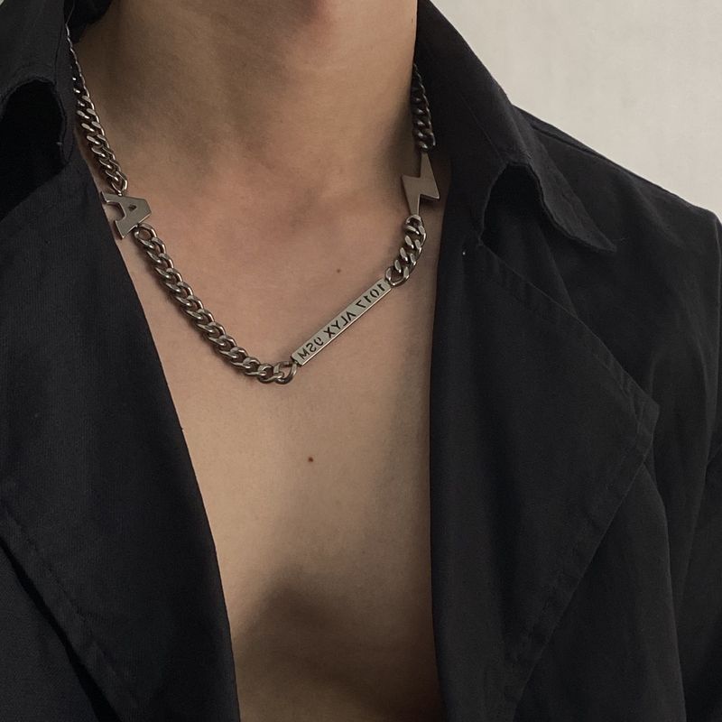 Fashionable And Versatile High Street Functional Style Metal Safety Buckle INS Men And Women Net Red Titanium Steel Short Retro Necklace_voghion.com
