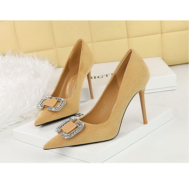 825-K69 Koreansk Mode Banquet Høje Slanke Hæle Dame Ruskind Lav Spids Mund Metal Vand Diamant Spænde Enkel_voghion.com