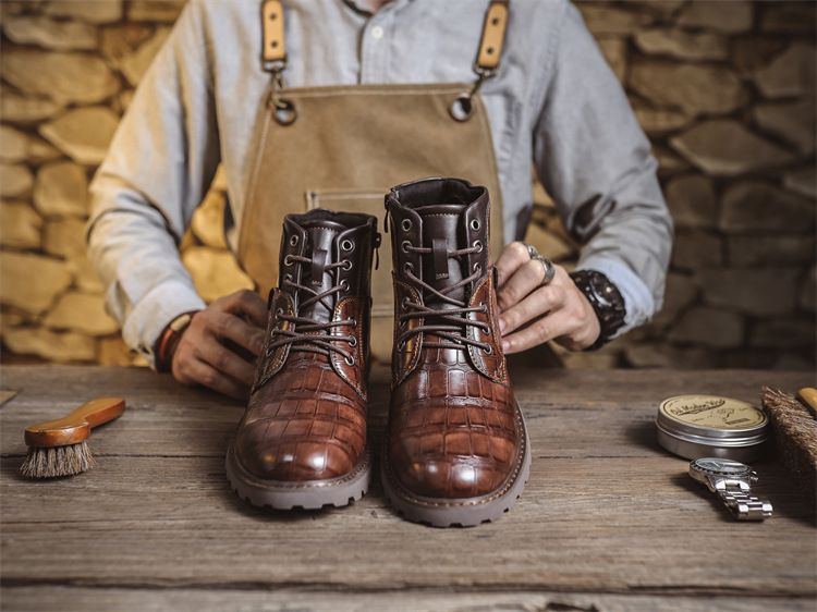 2024 Autumn New Martin Durable British Style Short Mid-top Men's Leather Boots_voghion.com