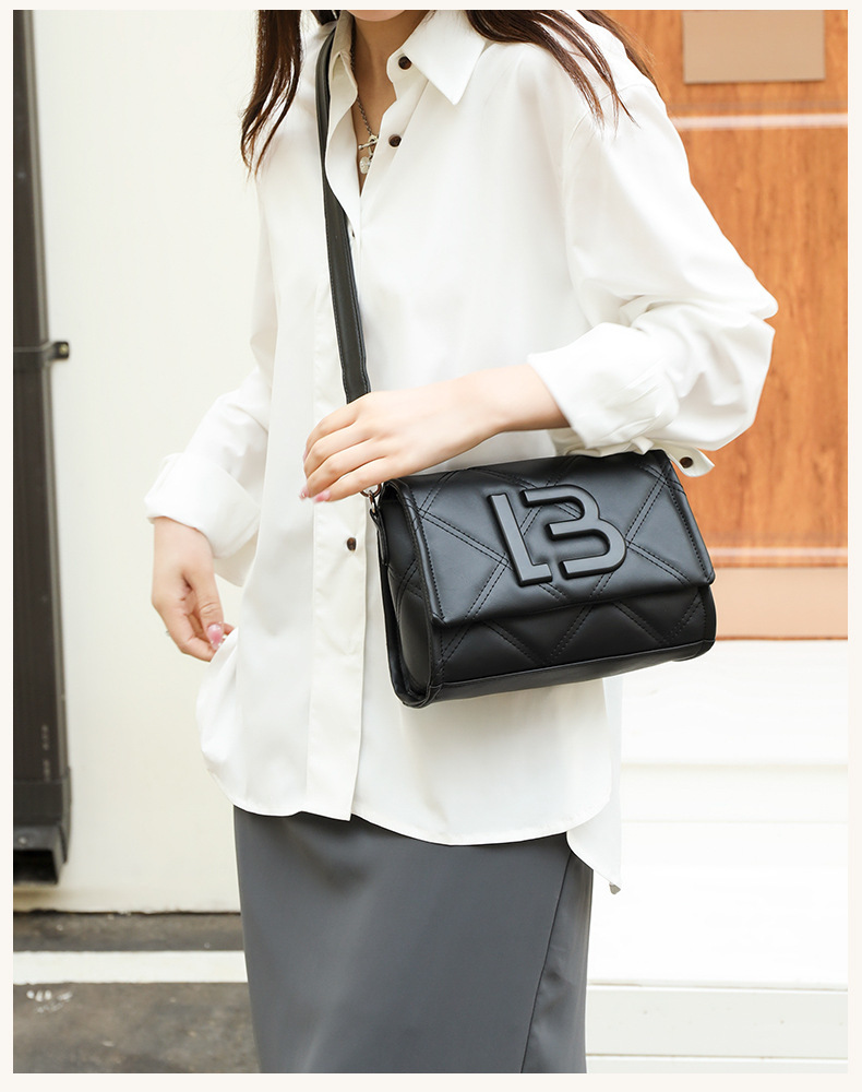 Prodotto di lusso leggero transfrontaliero Borsa a tracolla BIMBAYLOLA in pelle imbottita semplice borsa a tracolla a catena da donna_voghion.com