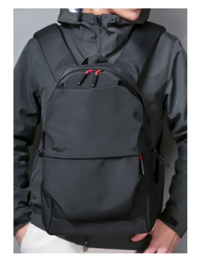 Zaino da uomo di design 2025 per laptop da 15,0 pollici, zaino da studente di grande capacità, stile casual plissettato, stile acqua_voghion.com