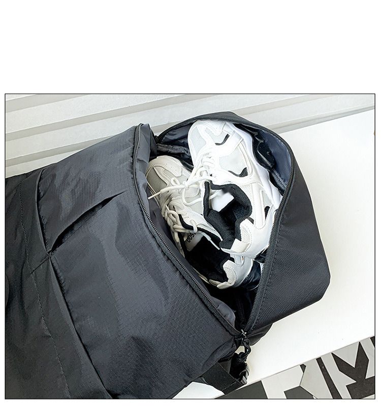 Zaino per uomini e donne Borse da trasporto per pendolari Borsa a spalla singola tinta unita Zaino in nylon antispruzzo di grande capacità Alla moda_voghion.com