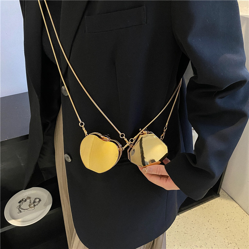 Autumn and winter new European and American retro women bright face acrylic chain one-shoulder portable mini headphone bag_voghion.com
