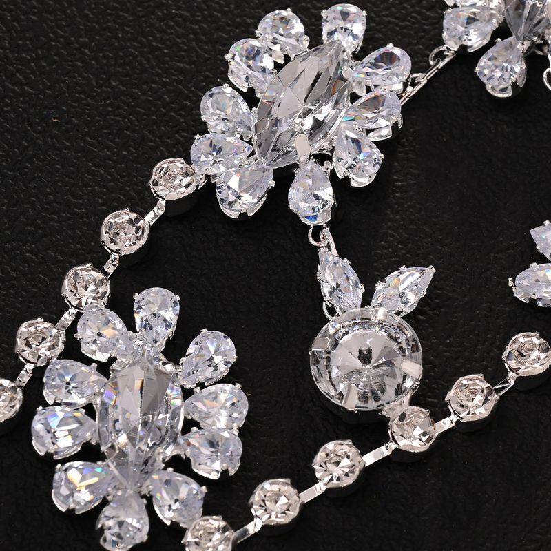 Chaîne de corps pour femme, accessoire luxueux à suspendre au cou, en forme de fleur et strass, idéal pour une soirée dansante sexy_voghion.com