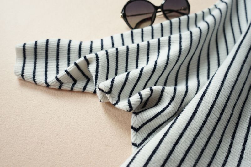 ragazza Autunno Inverno Nuovo Maglione a pipistrello a righe verticali da donna Top DJ-9990 Moda_voghion.com