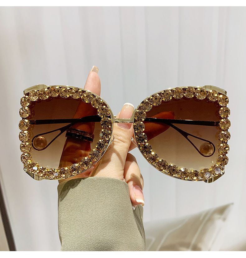 Occhiali da sole di alta qualità con montatura grande intarsiata in diamanti, occhiali da sole con protezione solare personalizzata, nuovi occhiali da sole con protezione solare rossa in rete di perle_voghion.com