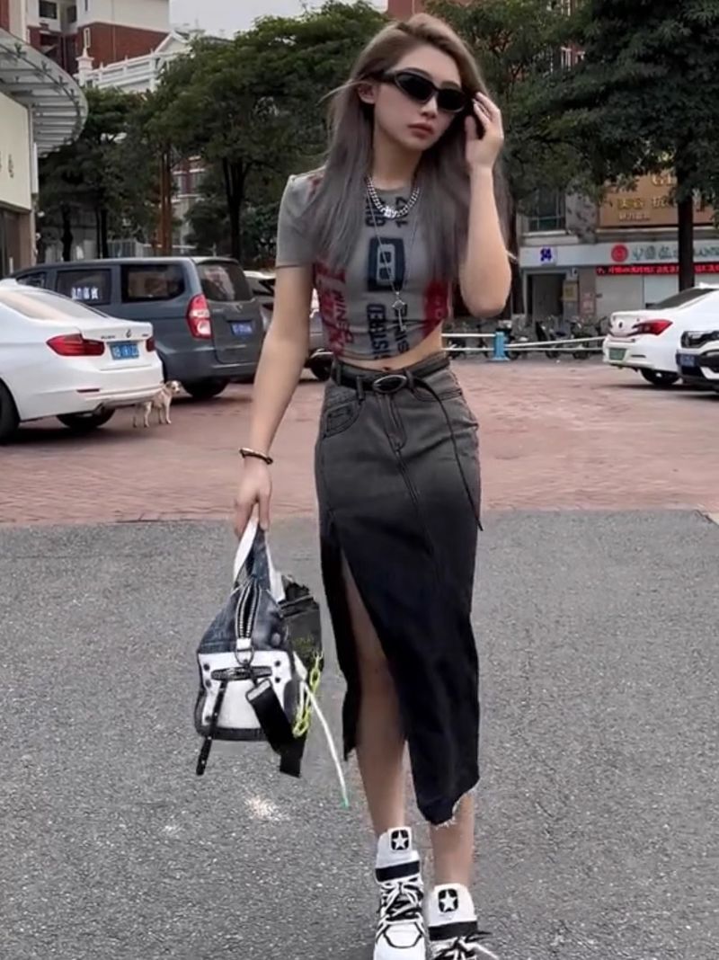 Europäische Modemarke Trendy für Damen Sommer Kurzes T-Shirt mit Buchstabendruck Hohe Taille Geteilter Jeansrock Zweiteiliges Set_voghion.com