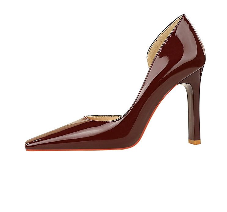 Damenschuhe mit dicken Absätzen, superhohen Absätzen, Lackleder und flacher, seitlich ausgehöhlter quadratischer Spitze_voghion.com