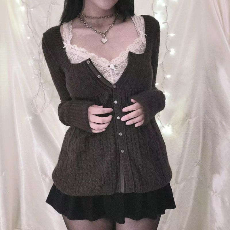 Cardigan lavorato a maglia con bottoni retrò, con scollo quadrato, da donna_voghion.com