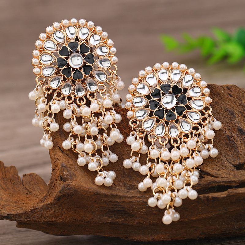 Orecchini con nappe di perle e diamanti intarsiati in stile palazzo indiano, esotici ed etnici, esagerati_voghion.com
