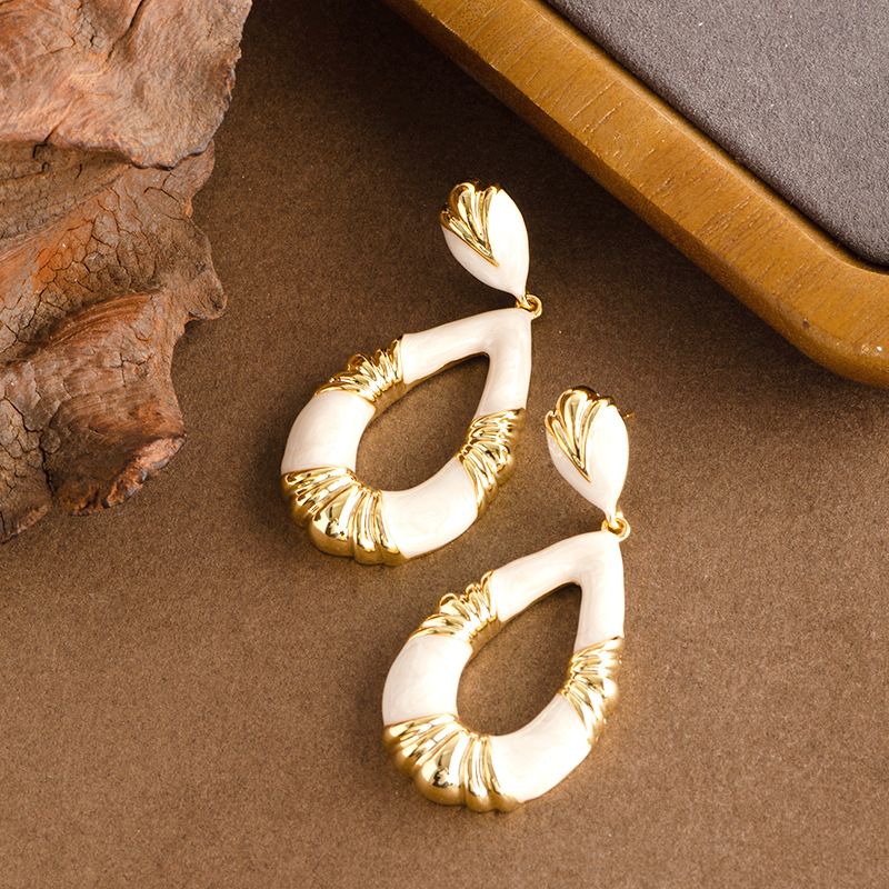 Elegante e lussuoso, stile antico, smalto a goccia, a forma di goccia cava, per donne con un temperamento di nicchia, di alta qualità._voghion.com