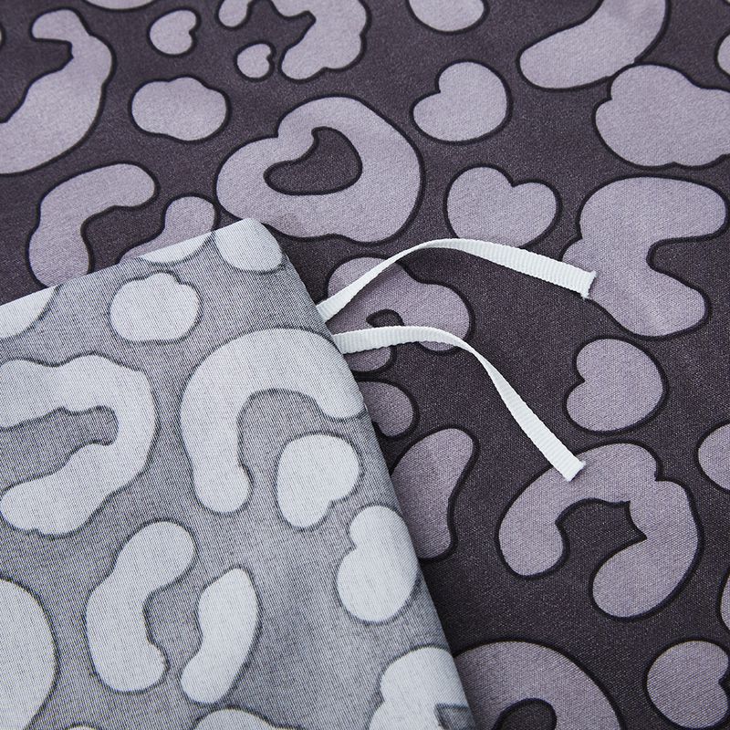 Luxury Leopard Print Duvet Cover Set - 3-Piece Reversible Bedding 100% Satin Silk Double-Sided Design & Hypoallergenic Glamorous & Soft_voghion.com