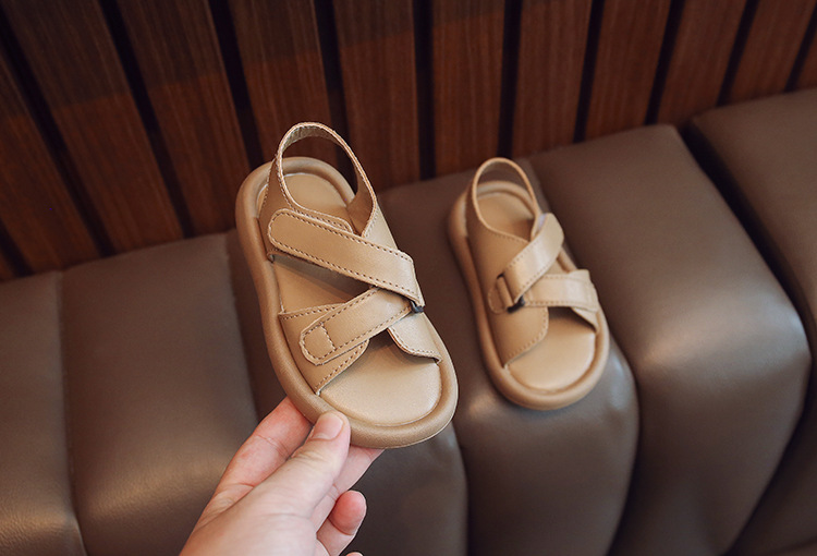 2024 Sandali versatili per bambini semplici alla moda da spiaggia della nuova ragazza estiva 2024 Scarpe singole di marca alla moda con suola morbida_voghion.com