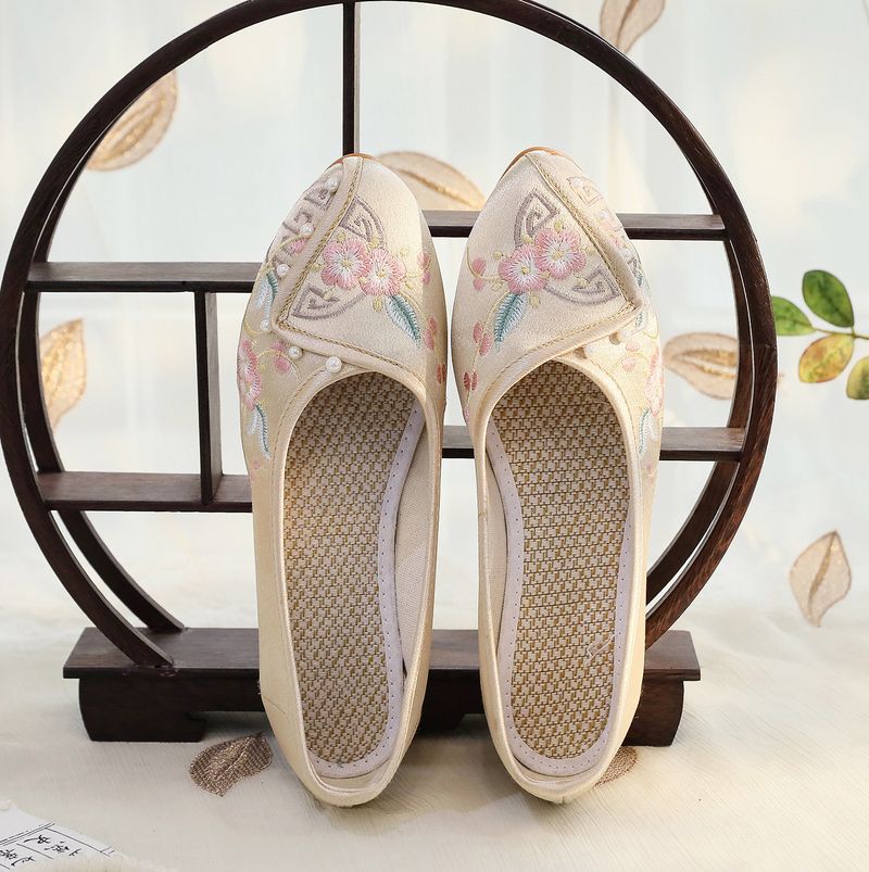 Women’s Shoes New Style Cloth Shoes Handmade Pearl Temperament Women's Shoes Pointed Toe Retro Ethnic Style Single Shoes_voghion.com