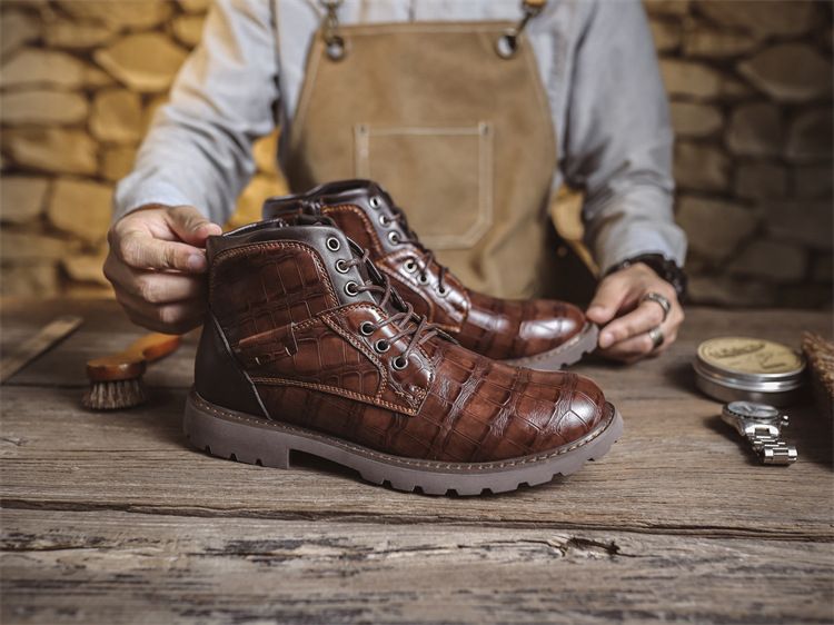 2024 Autumn New Martin Durable British Style Short Mid-top Men's Leather Boots_voghion.com