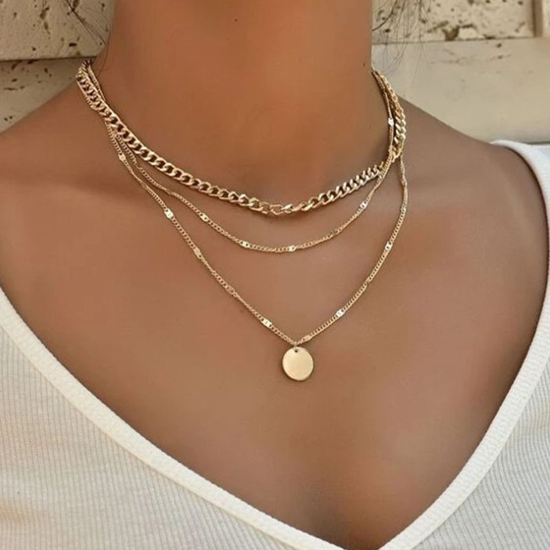 Modieuze meerlaagse ketting voor vrouwen met een minimalistisch temperament, een coole en onverschillige stijl. Ronde hanger gemaakt_voghion.com