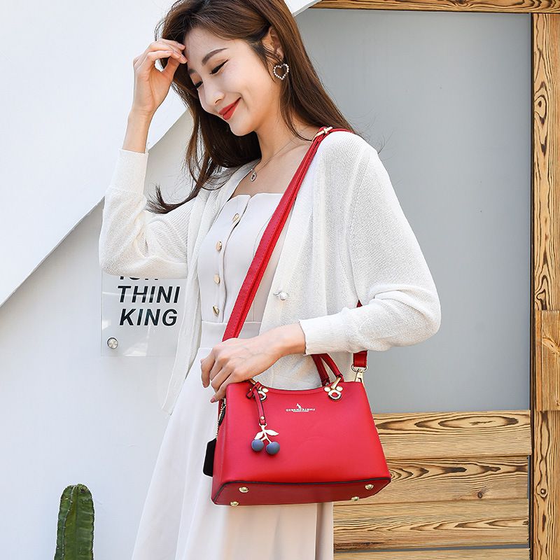 Borsa a tracolla versatile piccola da donna di mezza età, in morbida pelle, modello 2025, nuova estate_voghion.com