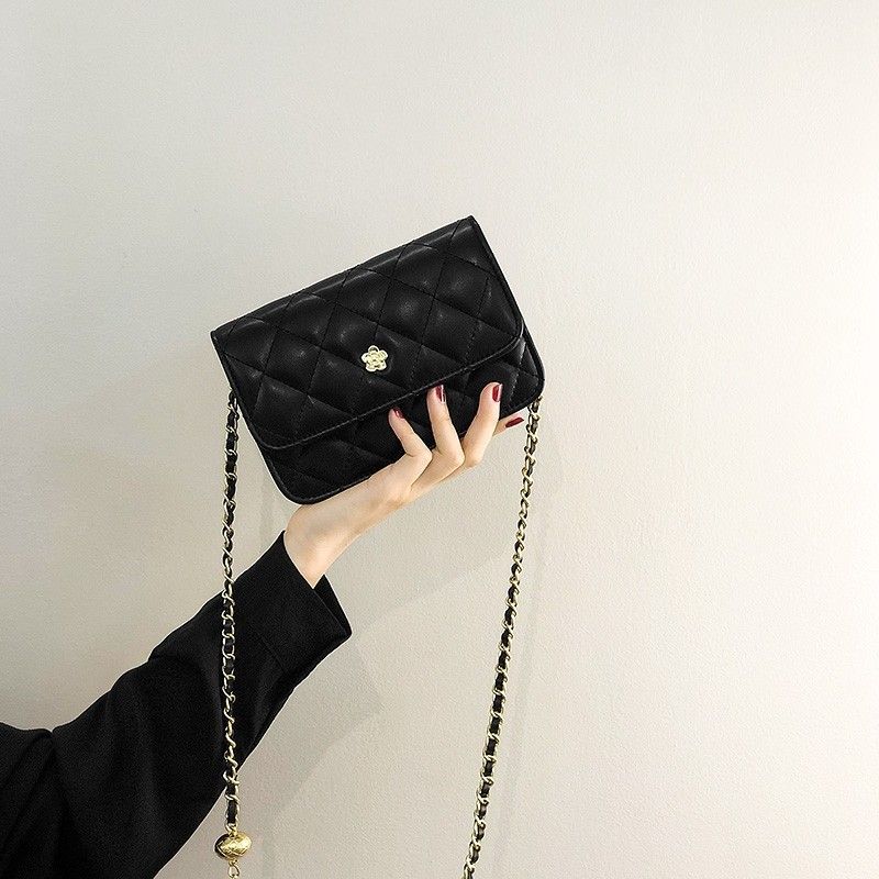 Super beliebter Mini für Frauen Sommer 2024 Neue trendige Modekette Nische Internet Promi gesteppte Schulter Crossbody_voghion.com