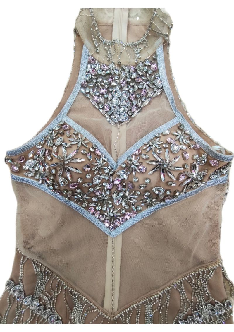Elegante abito senza maniche in rete con paillettes e finiture in piume per feste ed eventi serali – Mini abito aderente sexy con scollo a V e decorazioni in strass_voghion.com