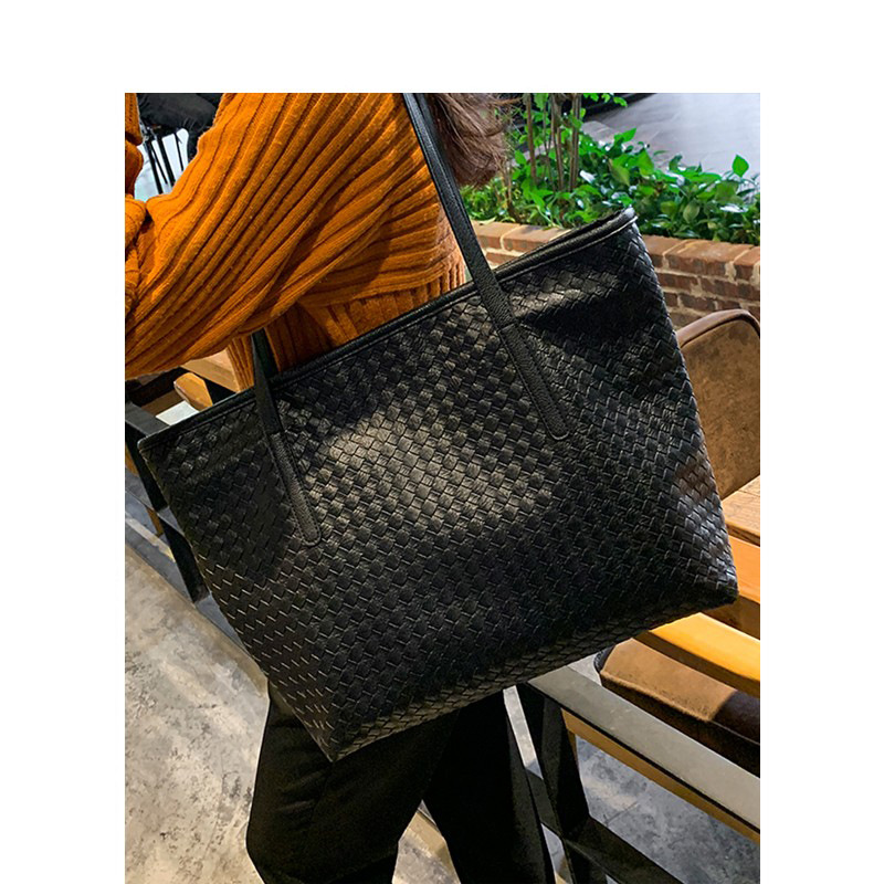 Borsa a tracolla grande e capiente, in tessuto intrecciato, da donna, nuova tendenza 2024_voghion.com