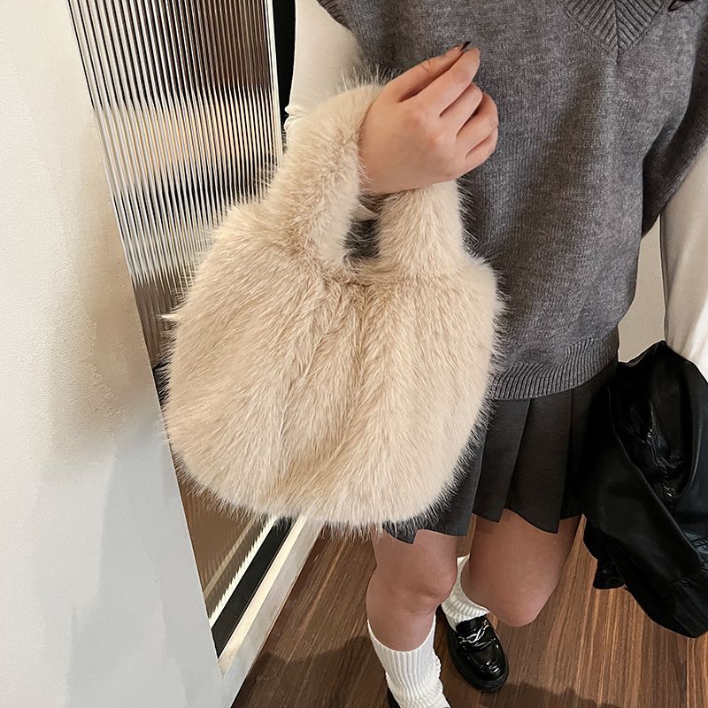 Plush for women, large capacity 2024 new autumn and winter single shoulder handbag, popular plush commuting bag_voghion.com