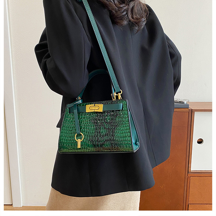 Väskor Dam 2023 Nya Handväskor med stor kapacitet High-end textur Krokodilmönster Medelålders Mother Bag Crossbody Bag_voghion.com