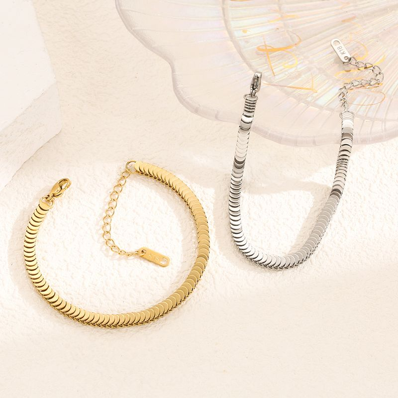 2023 Neues Fischschuppenarmband aus Titanstahl für weibliches Minderheitendesign, hochwertig, leicht und modisch,_voghion.com