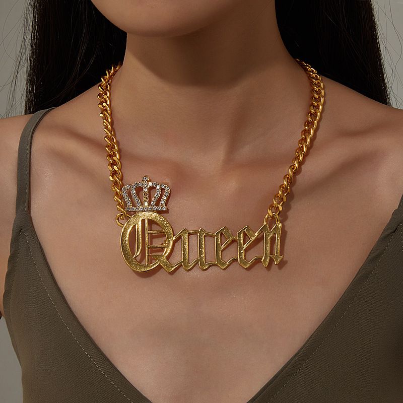 Overdreven persoonlijkheidsmode met diamanten kroonletterhanger korte ketting_voghion.com