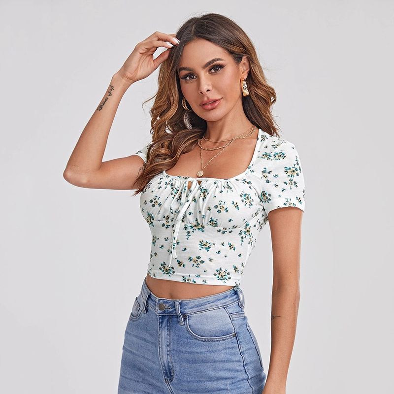 T-shirt a maniche corte attillata da donna 2023 New Open Umbelical Small Flower Corta con coulisse Collo quadrato_voghion.com
