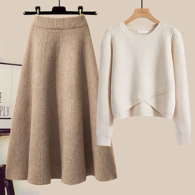 Ensemble en tricot inspiré de Petite Audrey – Ensemble pull slim et jupe midi_voghion.com