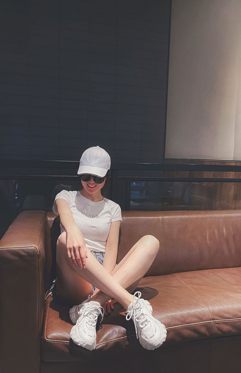 2023 Nouveau printemps et été Daddy Shoes Surface en maille pour femmes Augmentation du cuir fond épais léger all-match chaussures blanches fines respirantes_voghion.com