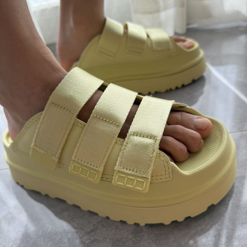 Neu Sandalen mit dicken Sohlen U Home Sommer Neuer Stil Glänzender goldener Klettverschluss Lässige rutschfeste Hausschuhe mit_voghion.com