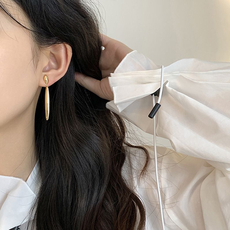 Feminine Charm Droplet Metal Earrings Simple and Cold Style Long Earrings Personalized and Versatile Earrings_voghion.com