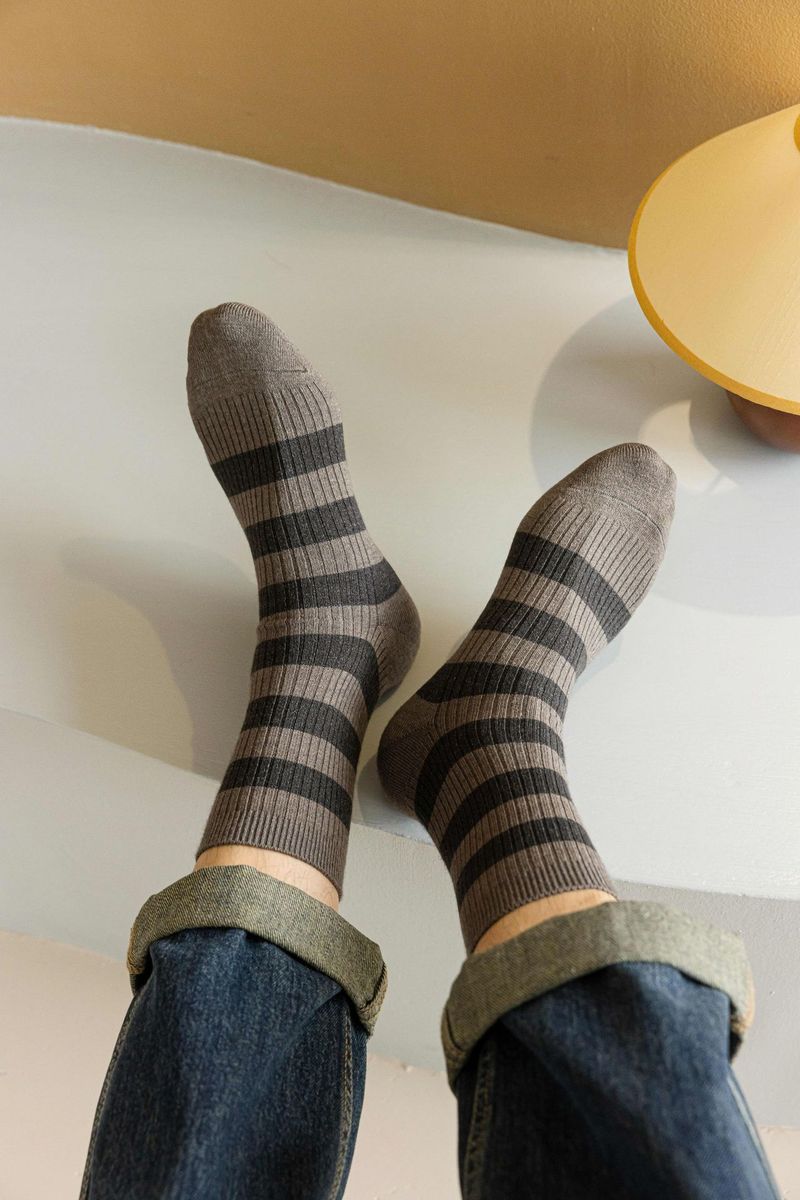 Crew Socks Men's Striped Cashmere Socks For Autumn And Winter, Versatile And Casual, Soft And Sticky Socks, Fashionable Coffee Colored Pile Socks_voghion.com