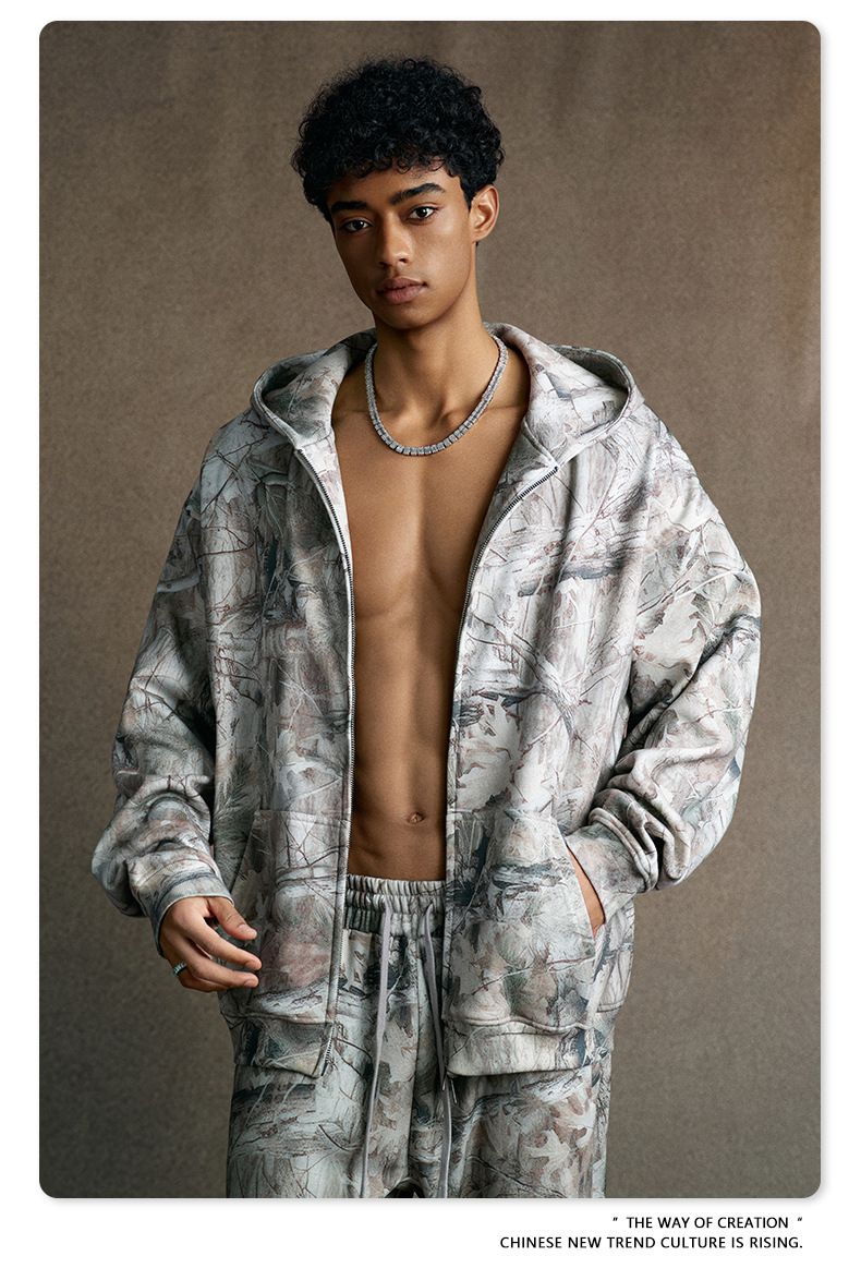 Ensemble deux pièces tendance pour homme, sweat-shirt camouflage en velours, streetwear, sweat à capuche et jogging en polaire camouflage – Tenue deux pièces tendance pour un confort hivernal_voghion.com