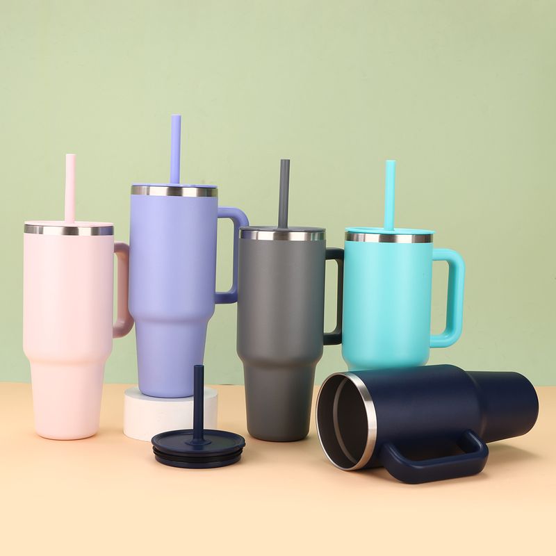 Nuovo bicchiere per ghiaccio portatile con cannuccia isolato in acciaio inossidabile 304 a doppio strato, con manico da 40 once, per auto, transfrontaliero_voghion.com