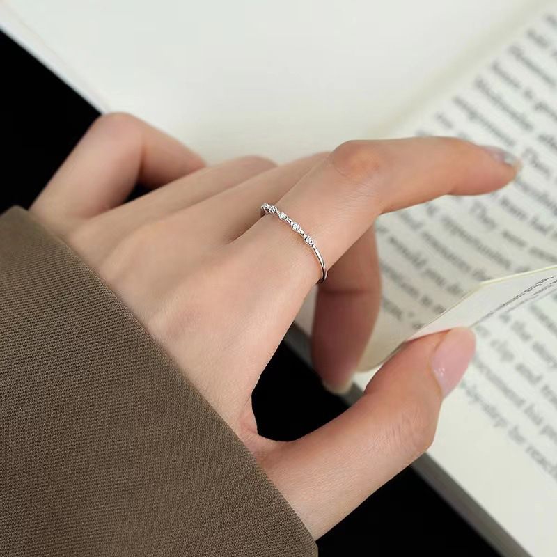 Anillo de nicho con incrustaciones de diamantes finos para mujer, versiones japonesas y coreanas, apertura exquisita con pequeños diamantes rotos, se puede_voghion.com