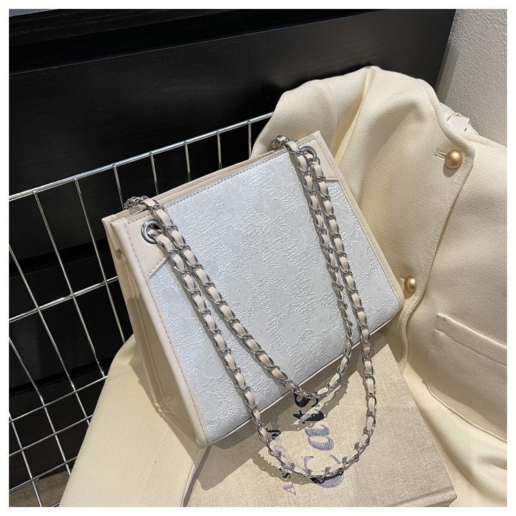 Grand sac jacquard en soie de grande capacité pour femmes, sacoche à bandoulière large, fourre-tout assorti à la mode, nouvelle collection 2023_voghion.com