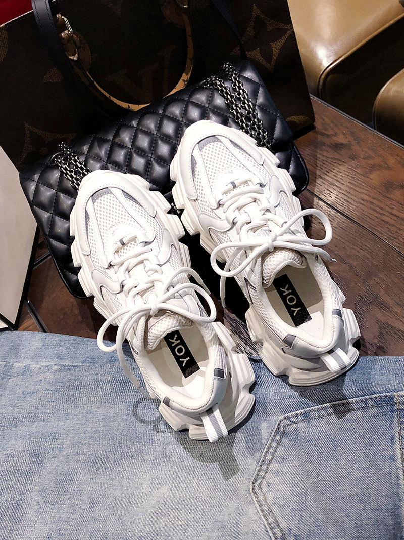 2023 Nouveau printemps et été Daddy Shoes Surface en maille pour femmes Augmentation du cuir fond épais léger all-match chaussures blanches fines respirantes_voghion.com