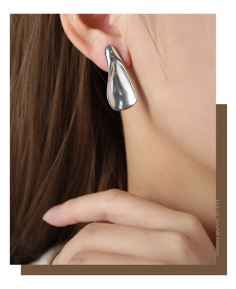 High-End-Ohrringe im leichten Luxus-Nischendesign, modischer Titanstahl, vergoldet, unregelmäßige Wassertropfen-Ohrringe, Damenschmuck_voghion.com