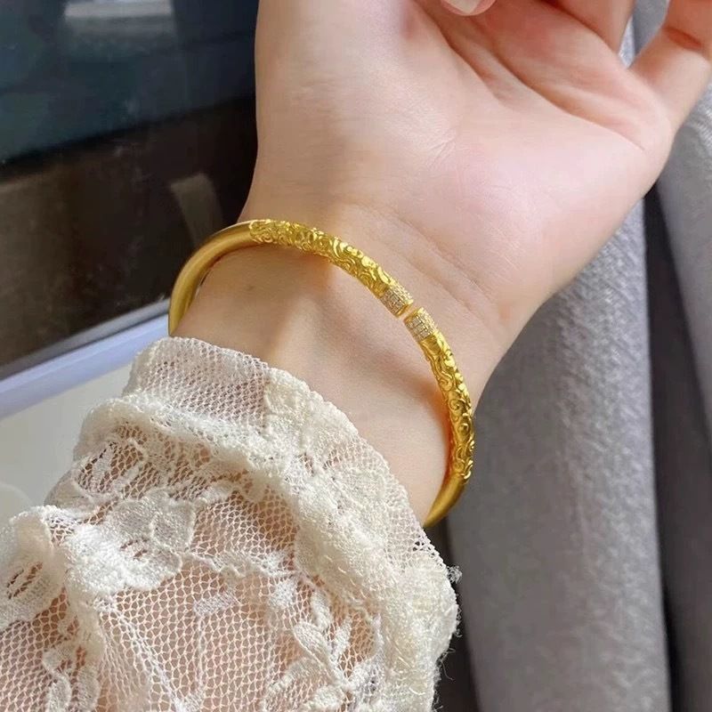 Gold shop same style ancient sand gold hoop Ruyi auspicious cloud pattern diamond solid open fashion bracelet long-lasting color_voghion.com