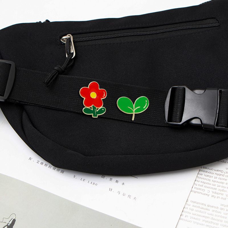 Spilla a forma di quadrifoglio con fiori rossi, personalizzata, per studenti maschi e femmine, borse, vestiti, accessori, spille, gioielli, distintivi_voghion.com